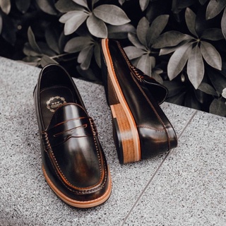 ภาพหน้าปกสินค้า703-2 Penny Loafer Wide-Front Burgundy wooden Soles ซึ่งคุณอาจชอบราคาและรีวิวของสินค้านี้