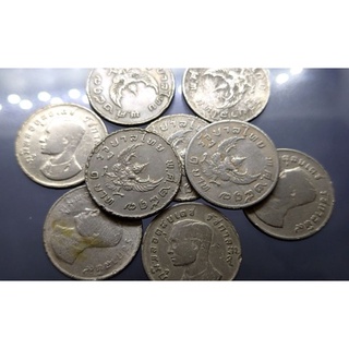 เหรียญ 1 บาท หลังครุฑ ปี พ.ศ.2517 ผ่านใช้ มีรอยบิ่น #เหรียญครุฑ #หนึ่งบาท #เหรียญสะสม #เหรียญ ร.9 #เหรียญหมุนเวียน