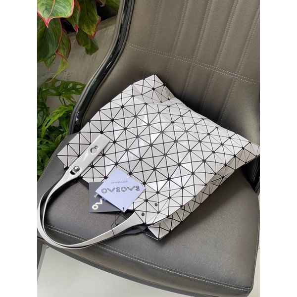 baobao-issey-miyake-prism-frost-tote-bag