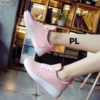 👟👟รองเท้านำเข้า👟👟 
✅ใส่นุ่มสบายเท้า 
⭐️Size 36-40
ราคา 690
ใส่นุ่มสบายเท้า