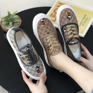 🔥Hot Sale รองเท้าไม่มีส้นผู้หญิง 2020 สินค้าใหม่การ์ตูนยุโรปมิกกี้ลูกไม้ลำลองผ้าใบรองเท้าแบนรองเท้าส้นเตี้ย