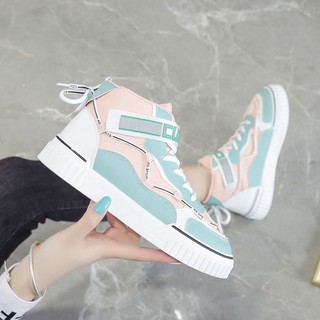 🔥Hot sale！ รองเท้าผ้าใบทรงสูงนักเรียนหญิงเกาหลีรุ่นปี 2020 ฤดูใบไม้ร่วงใหม่กีฬาป่ารองเท้าสีขาวอินเทรนด์รองเท้าส้นแบน