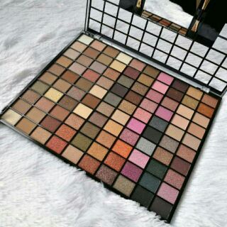 Sivanna  Eyeshadow Palette  ตลับใหญ่มีมากถึง 100 เฉดสีในตลับเดียว