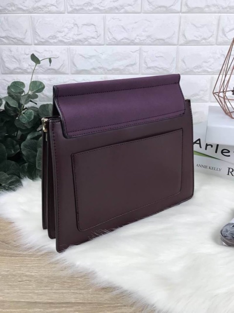 charles-amp-keith-stone-buckle-shoulder-bag-ของแท้-ราคาถูก