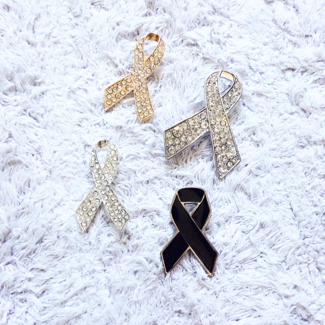 ภาพสินค้าBlack ribbon brooch เข็มกลัดไว้อาลัย เข็มกลัดริบบิ้นดำ จากร้าน holy.gemmologo บน Shopee ภาพที่ 4