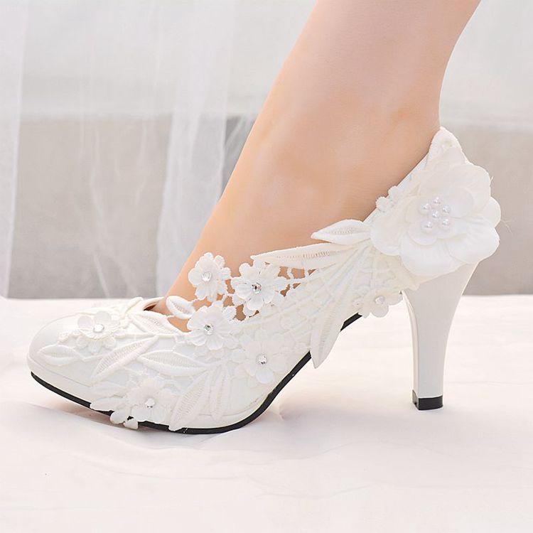 ภาพหน้าปกสินค้า19 ฤดูใบไม้ร่วงใหม่ ขนาดใหญ่ สีขาว ปัก รองเท้าแต่งงาน รองเท้าเจ้าสาว ลูกไม้ รองเท้าเพื่อนเจ้าสาว รองเท้าผู้หญิง