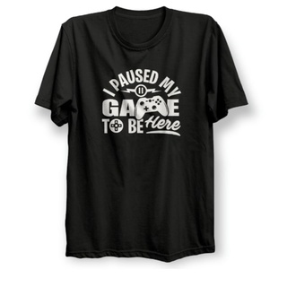 ใหม่ล่าสุด เสื้อยืดแขนสั้น ผ้าฝ้าย 100% พิมพ์ลายเกม Pause Game To Be Here Gamer ไซซ์ M L XL XXL XXXL สําหรับผู้ชาย 30s