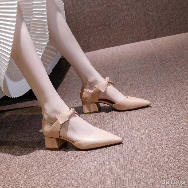 ภาพหน้าปกสินค้าF7b รองเท้าผู้หญิง รองเท้าผู้หญิง 2021 คลื่นลูกใหม่แหลมรองเท้าส้นสูงกลวงนักเรียนหญิงเกาหลีหนาด้วยเซ็กซี่แฟชั่นรองเท้าเด จากร้าน shoeslady_du บน Shopee