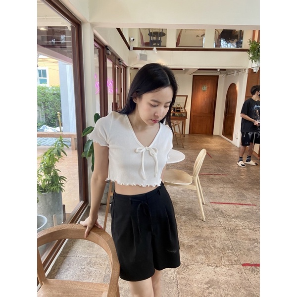 barbie-crop-top-with-bow-เสื้อยืด-ครอป-เอวลอย-สีขาวโบว์หน้า-สินค้าพร้อมส่ง