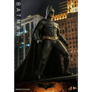 Hot Toys MMS595 1/6 Batman Begins - Batman