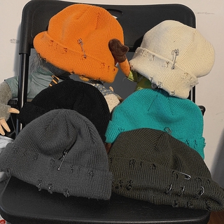 หมวกไหมพรม สีพื้น ประดับห่วง แต่งรอยขาด สำหรับผู้ชาย และผู้หญิง