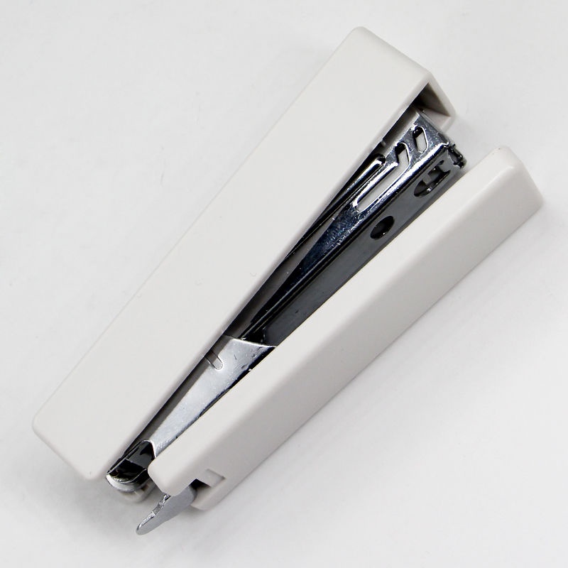 hot-sale-เย็บกระดาษ-staplers-staplesญี่ปุ่น-mujimuji-แบบพกพาสีขาวเย็บกระดาษที่เย็บกระดาษ-มินิเข็มเย็บกระดาษที่เย็บกระ