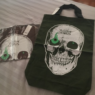 Tote bag