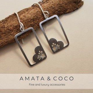 Amata &amp; CoCo ต่างหูเงินแบบห้อยรูปดอกบ๊วยในกรอบสี่เหลี่ยม ACKE106