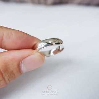 ภาพหน้าปกสินค้า💍 แหวนเงินสลักชื่อ Ring Engraved แหวนเงินแท้ 92.5% (หน้าโค้ง 4mm อักษร ขาวพ่นทราย) แหวนคู่รัก สลักแหวน แหวนแทนใจ ของขวัญ ที่เกี่ยวข้อง