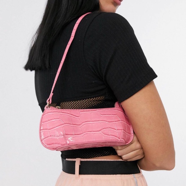 ส่งต่อ ASOS DESIGN 90s shoulder bag in pink oversized croc Shopee