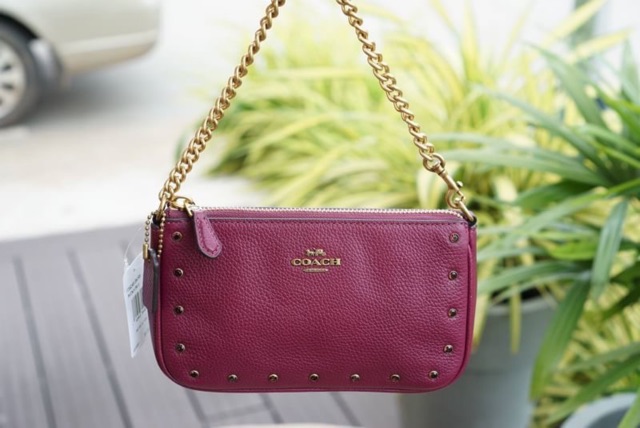 กระเป๋า-คล้องมือ-สายโซ่-งานช้อป-coach-39246-สีชมพู