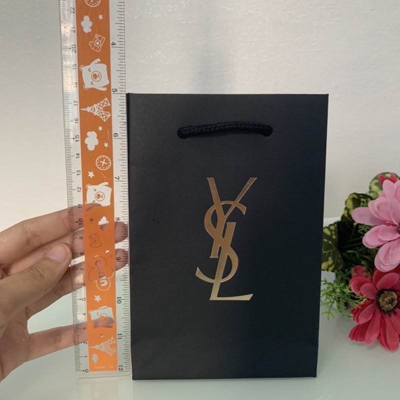 แท้-ถุงกระดาษ-ysl-สีดำ-ของใหม่-สภาพสวย-แพคใส่กล่องอย่างดีค่ะ