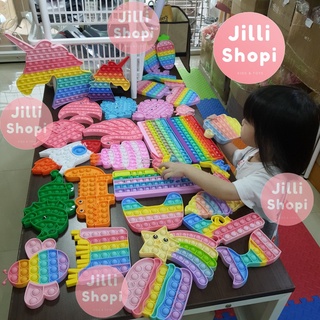 ภาพขนาดย่อของภาพหน้าปกสินค้าพร้อมส่ง พวงกุญแจ Pop it ยางกด น่ารัก Push Pop Bubble Toys ของเล่นปุ่มกด บับเบิ้ล คลายเครียด กดฟอง ดันเด้ง จากร้าน jilli_shopi บน Shopee