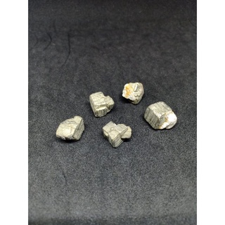 Pyrite | ไพไรต์ 🤍 เพชรหน้าทั่ง น้ำหนัก 3-5 กรัมต่อชิ้น ขนาดประมาณ 10 mm