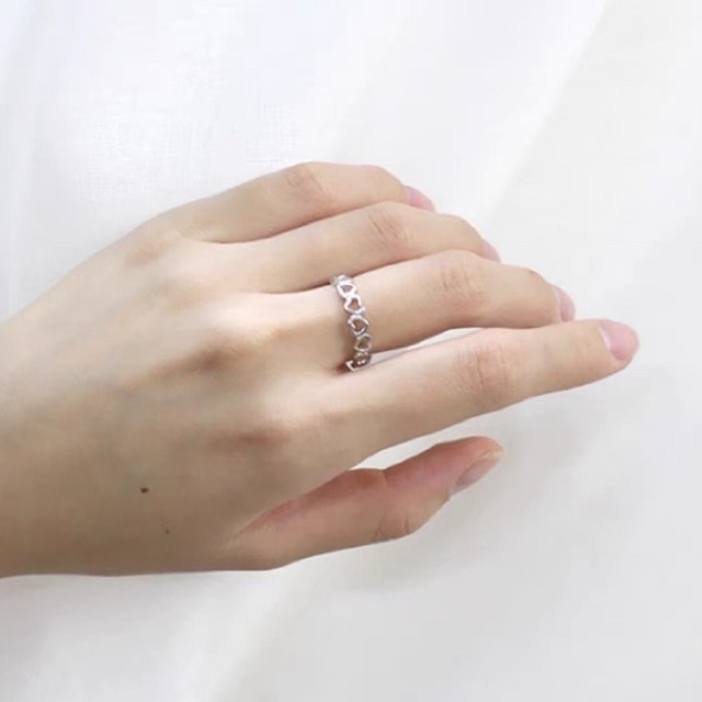 ภาพหน้าปกสินค้าแหวนแฟชั่นรูปหัวใจ ️ ️รูปดอกไม้  แหวนคู่รัก แหวนไทเทเนียม แหวนโรเดียม จากร้าน yimyim.shop บน Shopee