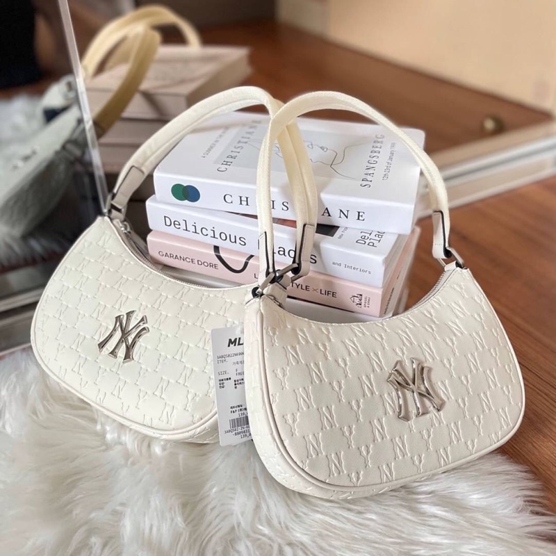 พร้อมส่ง-กระเป๋าสะพาย-mlb-monogram-embo-hobo-แท้