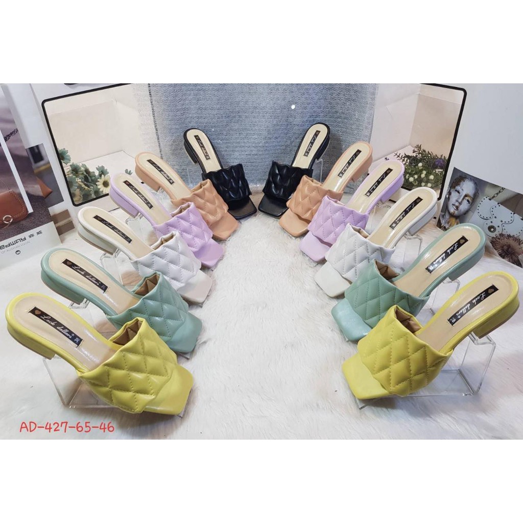 ภาพหน้าปกสินค้ารองเท้าแตะแบบสวม สไตล์เกาหลี นุ่มมาก บวก 1 ไซร์นะคะ จากร้าน nok_ka_am บน Shopee