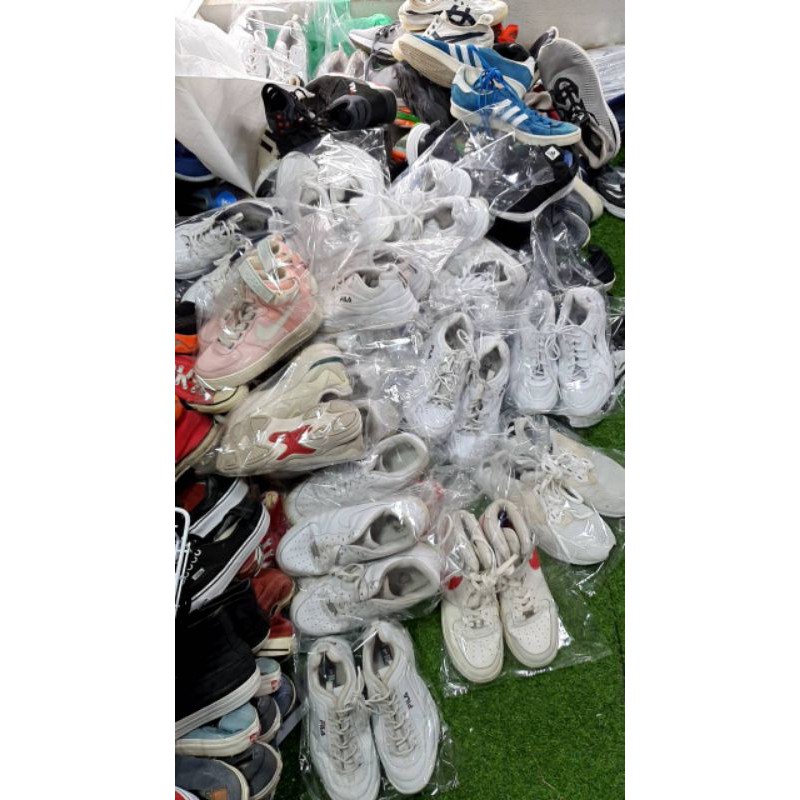 ภาพหน้าปกสินค้ารองเท้ามือสองแบรนด์เนม 80-350 จากร้าน pungpun_shop บน Shopee