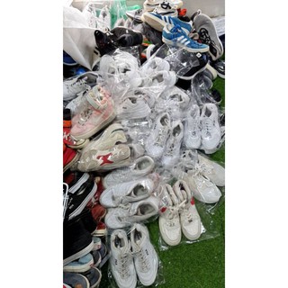 ภาพขนาดย่อของภาพหน้าปกสินค้ารองเท้ามือสองแบรนด์เนม 80-350 จากร้าน pungpun_shop บน Shopee