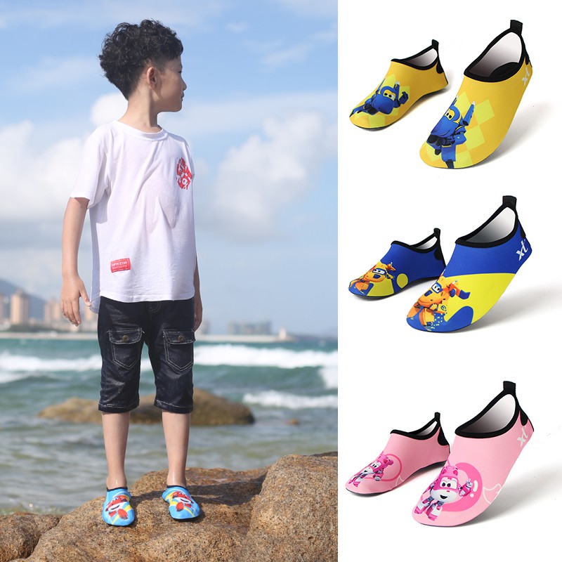 ภาพหน้าปกสินค้ารองเท้าเดินชายหาด(สำหรับเด็ก) รองเท้าเดินชายหาดพื้นหนาอย่างดี