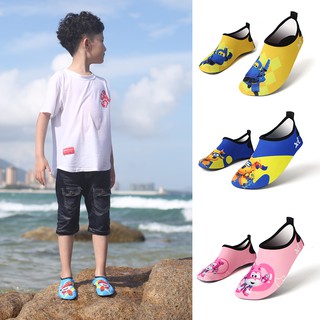 ภาพหน้าปกสินค้ารองเท้าเดินชายหาด(สำหรับเด็ก) รองเท้าเดินชายหาดพื้นหนาอย่างดี ที่เกี่ยวข้อง