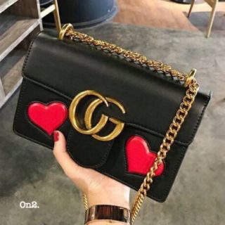 Gucci Cruse2017 ตกแต่งปั๊มลึกรูปหัวใจ