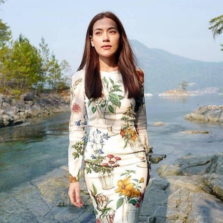 NANNAPAT Dress สวยหรู ดูดีมีราคา งานดีมากนะคะ ชนช็อปเลยคะ ผ้าหนานุ่ม ใส่สบาย มีซับในทั้งตัว งานซิปหลัง ลายกราฟฟิกสวย