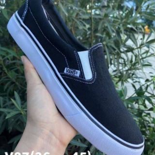 ภาพขนาดย่อของภาพหน้าปกสินค้าVans slip on ️พร้อมกล่อง​ สวยแท้ % ราคาพิเศษสุดๆ จากร้าน shop_finplus บน Shopee