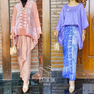 Kartini เสื้อเบลาส์ กระโปรงบาติก สไตล์ปารีส