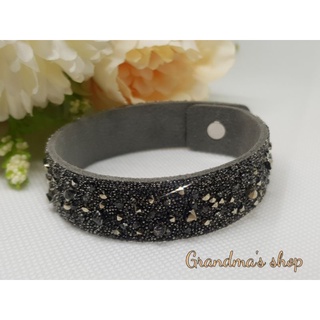 ข้อมือหนังประดับคริสตัล Crystal leather bracelet