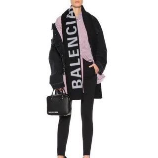 ผ้าพันคอBalenciaga ❤️