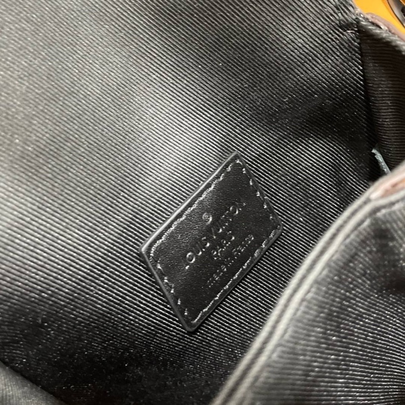 กระเป๋าสะพายข้างผู้ชาย-louis-vuitton-s-lock-wearable-taurillon-monogram-งานดีสุดเทียบเเท้ตารางตรง
