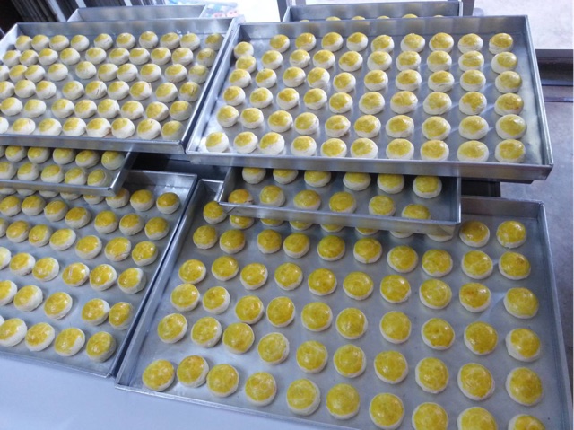 ขนมเปี๊ยะนมสดไส้ทุเรียนไข่เค็ม-ชนัญญา-เบเกอรี่-สินค้าotop-5-ดาว-เขียว