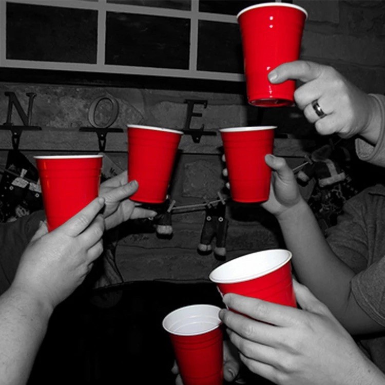ภาพหน้าปกสินค้าแก้วแดง แก้วแดงปาร์ตี้ red cup party อเมริกันปาร์ตี้ แก้วขนาด 16 oz
