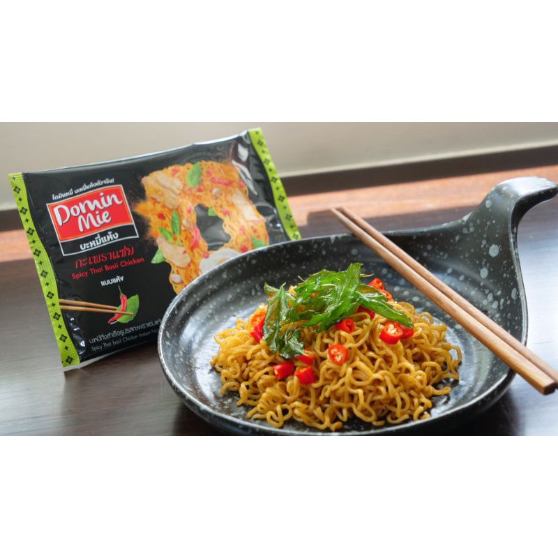 โดมินหมี่-บะหมี่แห้ง-รสกะเพราแซ่บ-แพ็ค-5-ซอง-dominmie-instant-noodles-spicy-thai-basil-chicken