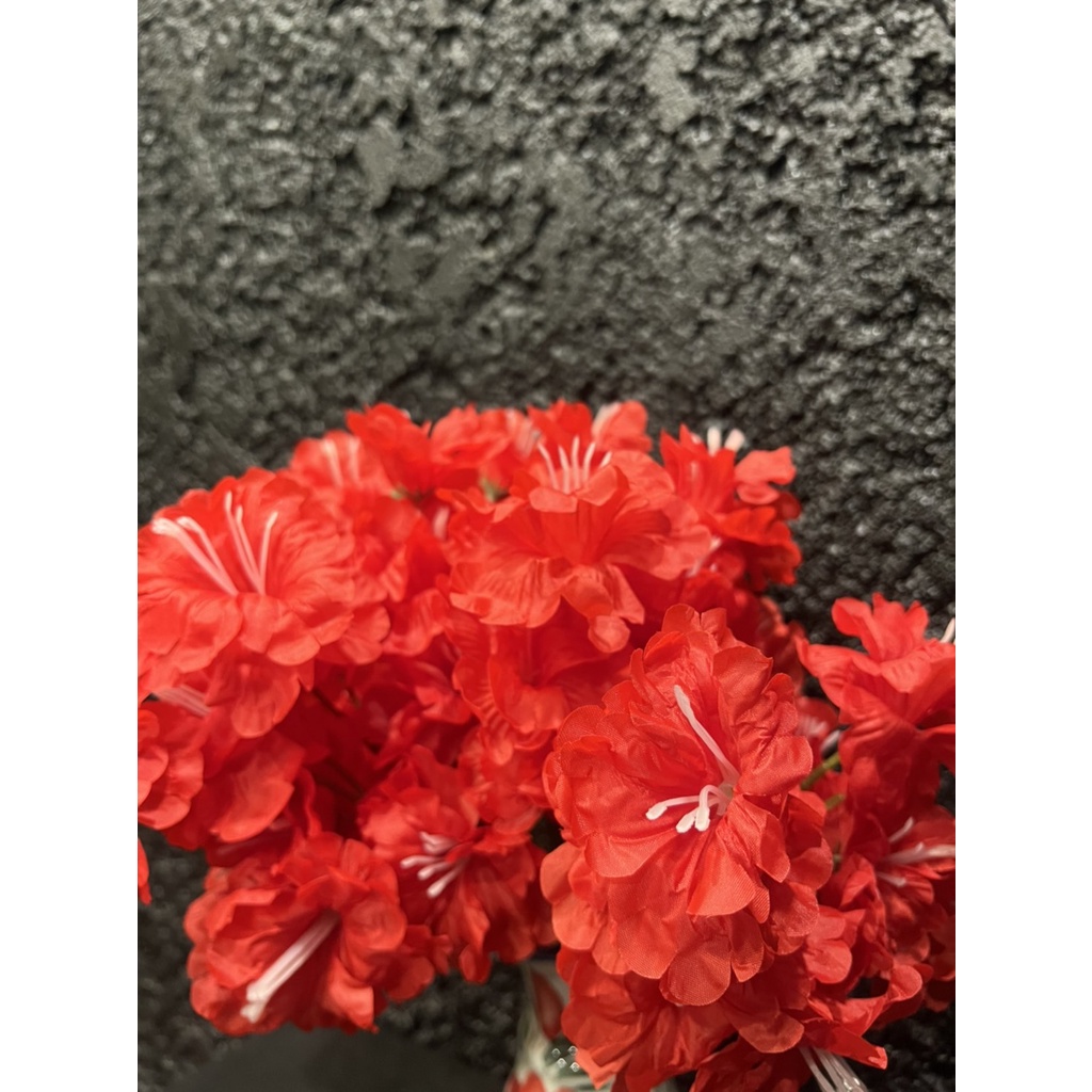 ดอกไม้สีแดง-ดอกชบาแดง-มาลัยสีแดงถวายท้าวเวสสุวรรณ-เพียง-9-บาท