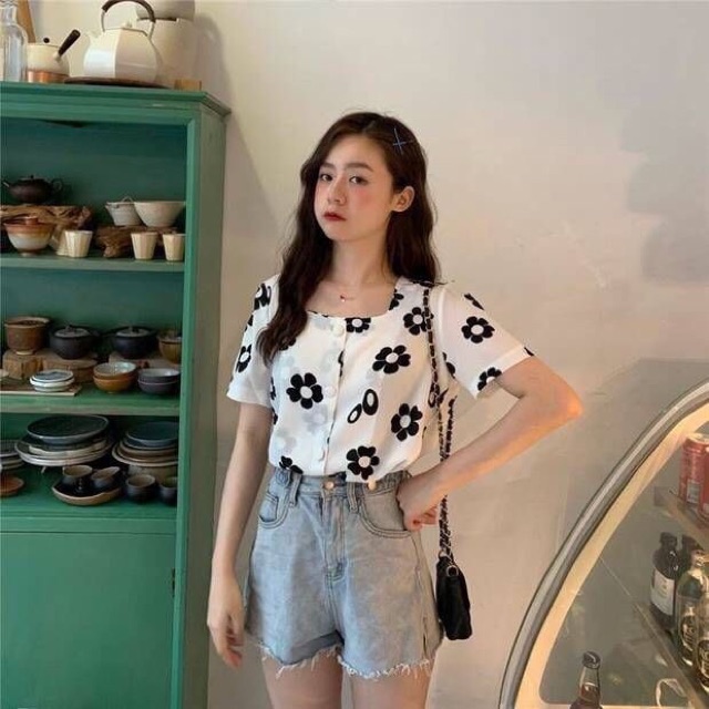 สินค้านำเข้า-เสื้อคอเหลี่ยมผ้าพิมพ์ลายดอกไม้-น่ารักมากๆค่า