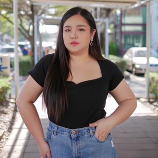 เสื้อคอเหลี่ยม สาวอวบ ทรงคอกว้างใส่ยังไงก็ไม่อ้วน ควรมีติดไว้มากๆใส่ไปได้ทุกที่ ทรงเหมือนคนตัวเล็กใส่เลยยย