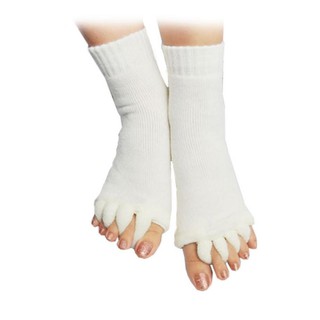 ภาพขนาดย่อของภาพหน้าปกสินค้าถุงเท้าแยกนิ้ว (บำบัดนิ้วเท้าเอียง) ถุงเท้าบำบัดนิ้วเท้าให้แยกกัน จากร้าน inspy บน Shopee