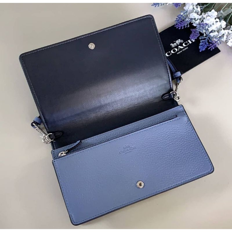 สด-ผ่อน-กระเป๋าสะพายสีฟ้า-สีดำ-3037-anna-foldover-crossbody-clutch