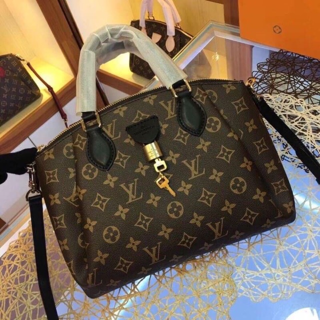 louis-vuitton-rivoli-pm