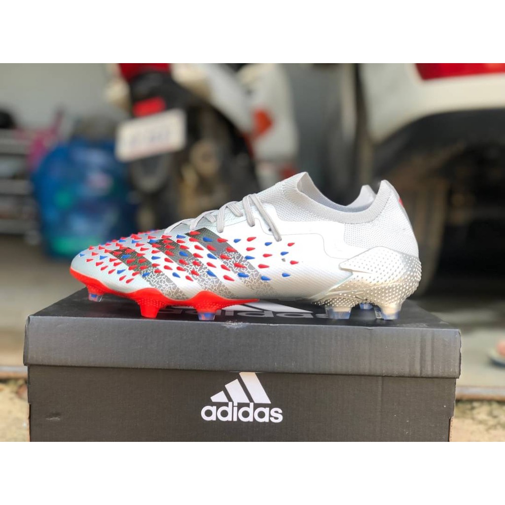 รองเท้าสตั๊ดอาดิดาส-ฟุตบอลadidas-predator-freak-1-fgสินค้าพร้อมส่ง