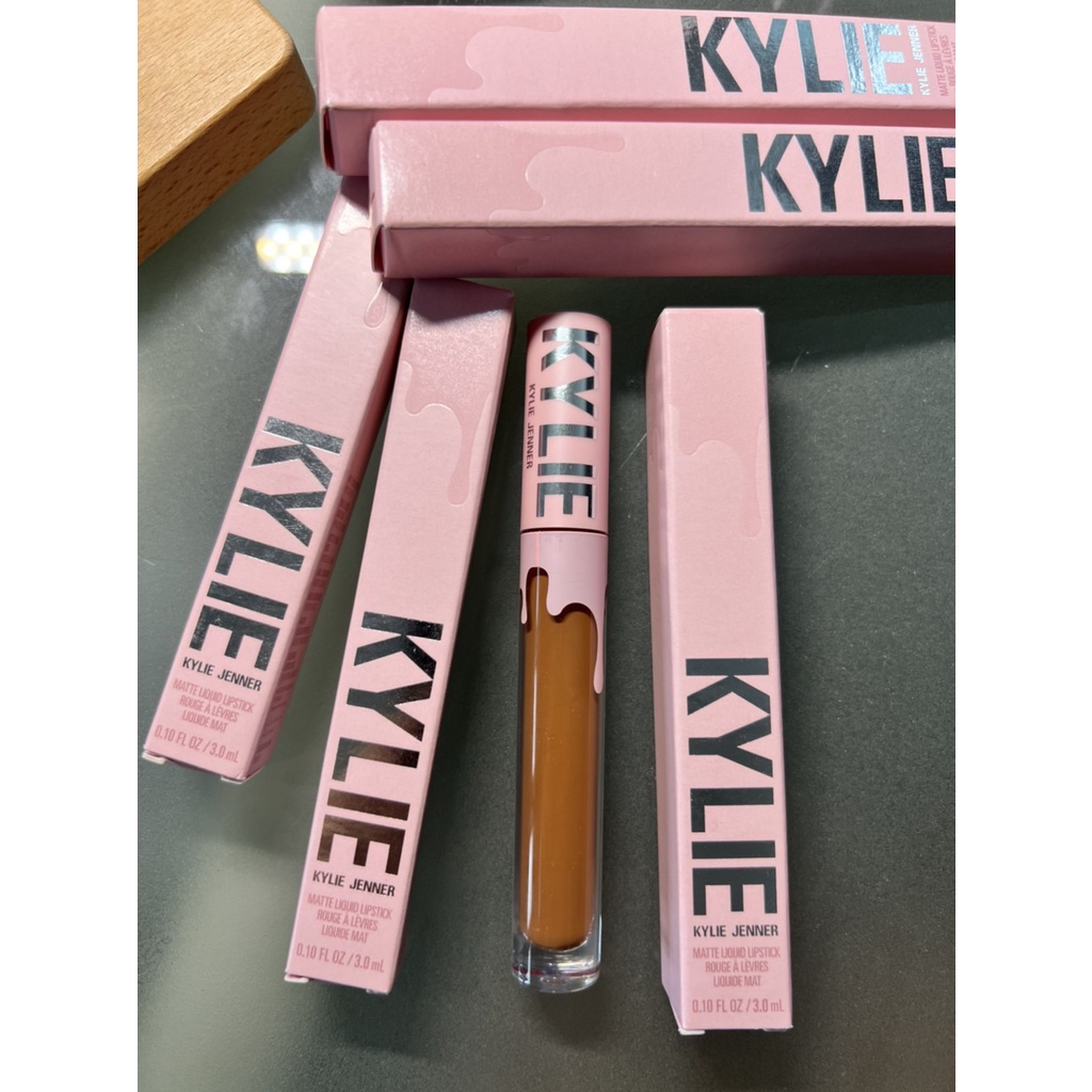 แพ็คเก็จใหม่-new-package-kylie-matte-liquid-lipstick-brown-sugar