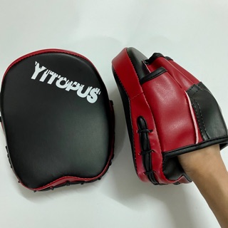 ภาพหน้าปกสินค้า(1ชิ้น) เป้ามือเล็กสุด เป้ามือ เป้าล่อชก ขนัดพกพา สวมแขน Focus mitts แข็งแรงสุดคุณภาพเกรดA Boxing pads small เป้าชกมวย ซึ่งคุณอาจชอบราคาและรีวิวของสินค้านี้